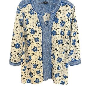 Talbots 2 XL Cream Graphic Blouse with Blue Trim excellent condition